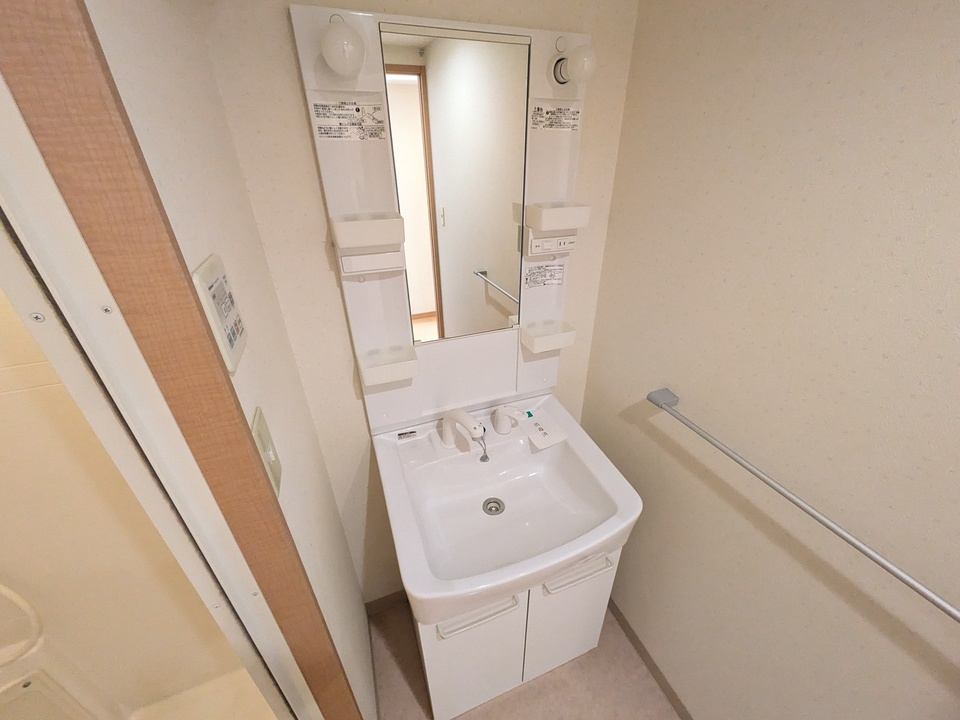 シャワー付洗面化粧台