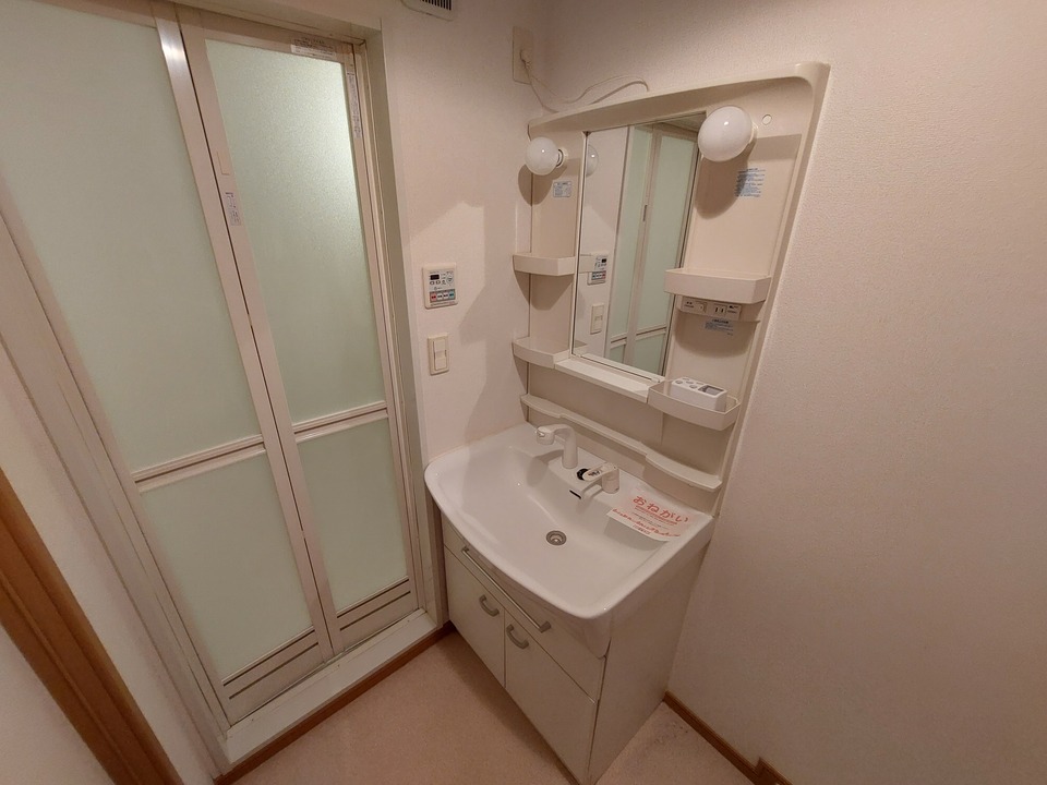 シャワー付洗面化粧台