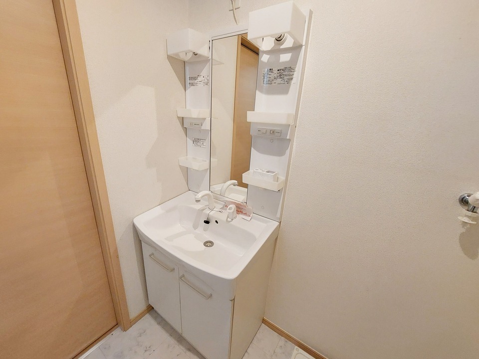 シャワー付洗面化粧台