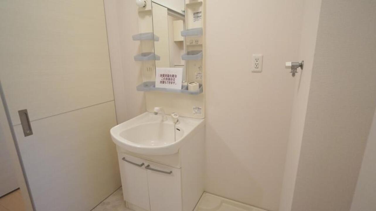 シャワー付洗面化粧台