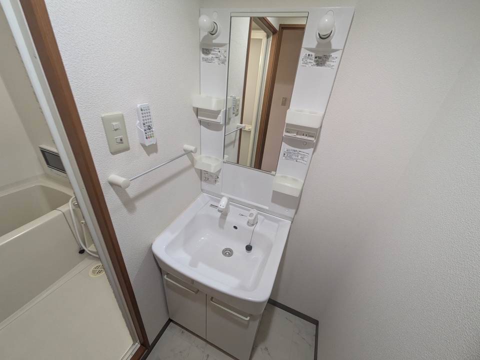 シャワー付洗面化粧台