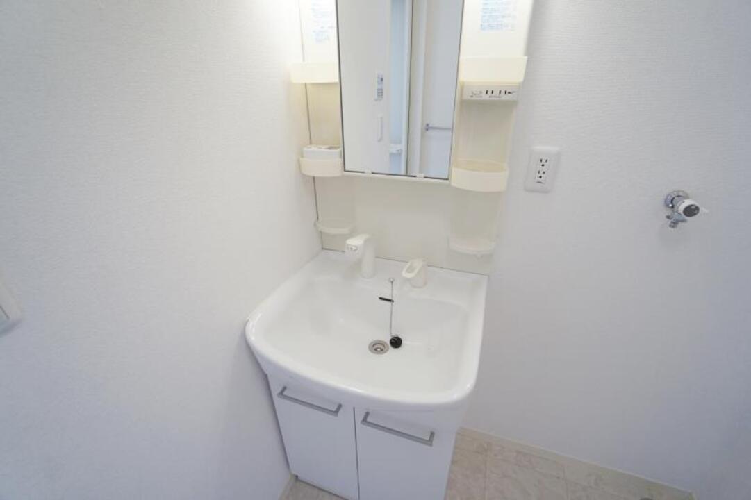 シャワー付洗面化粧台