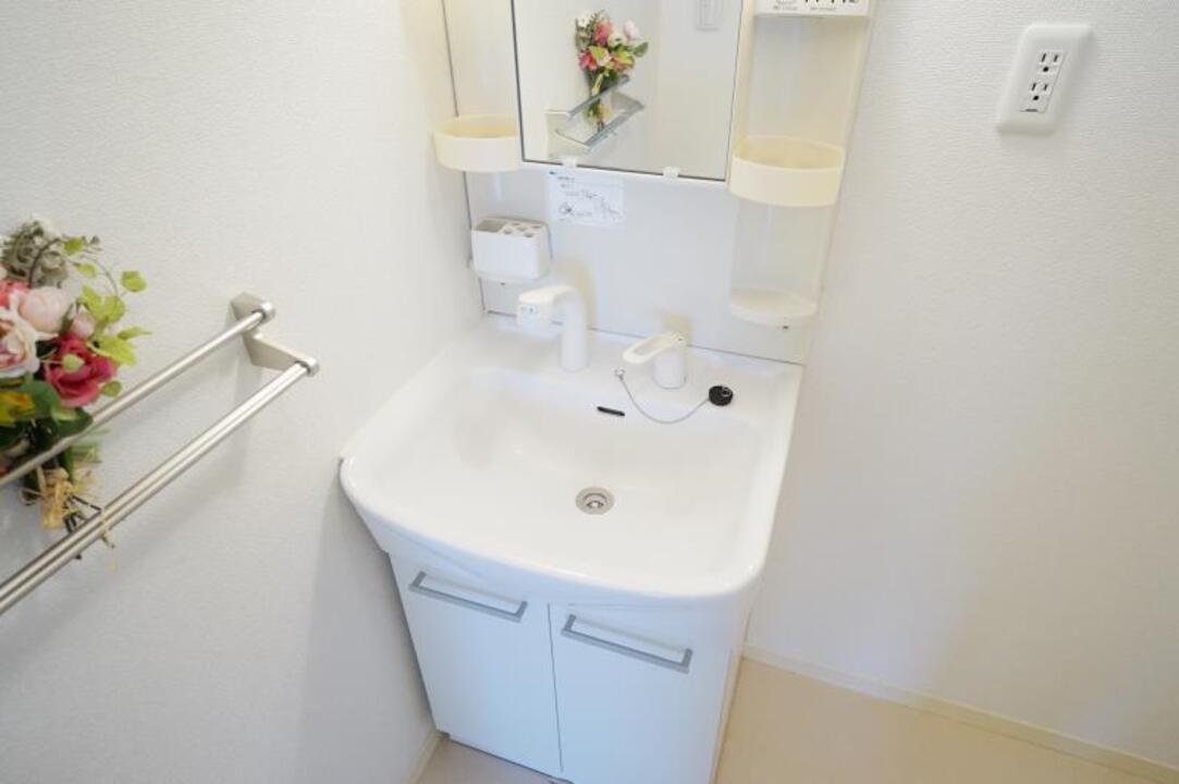 シャワー付洗面化粧台