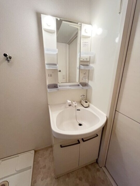 シャワー付洗面化粧台