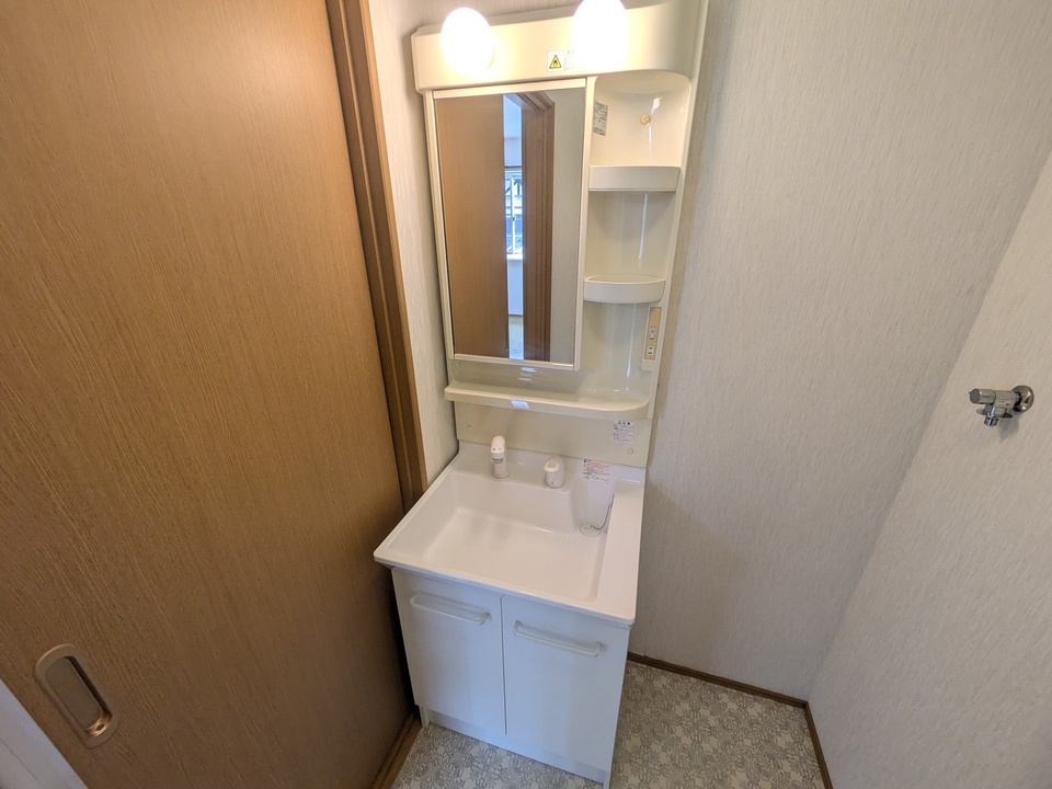 シャワー付洗面化粧台