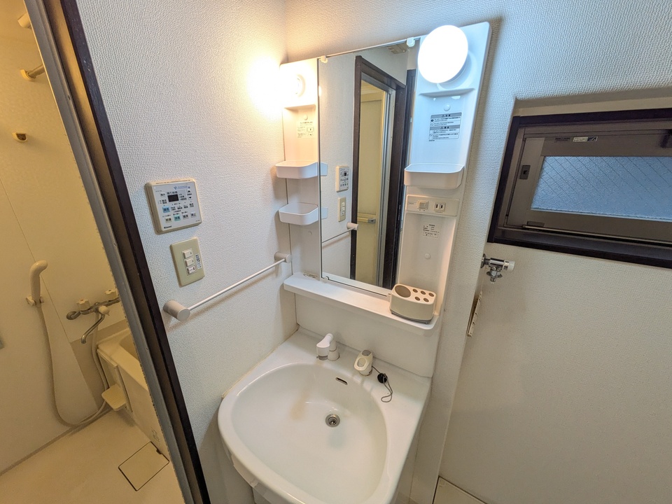 シャワー付洗面化粧台