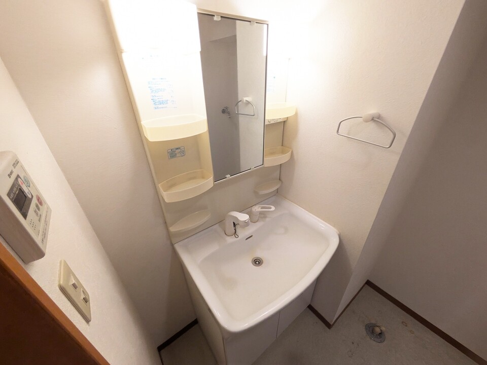 シャワー付洗面化粧台