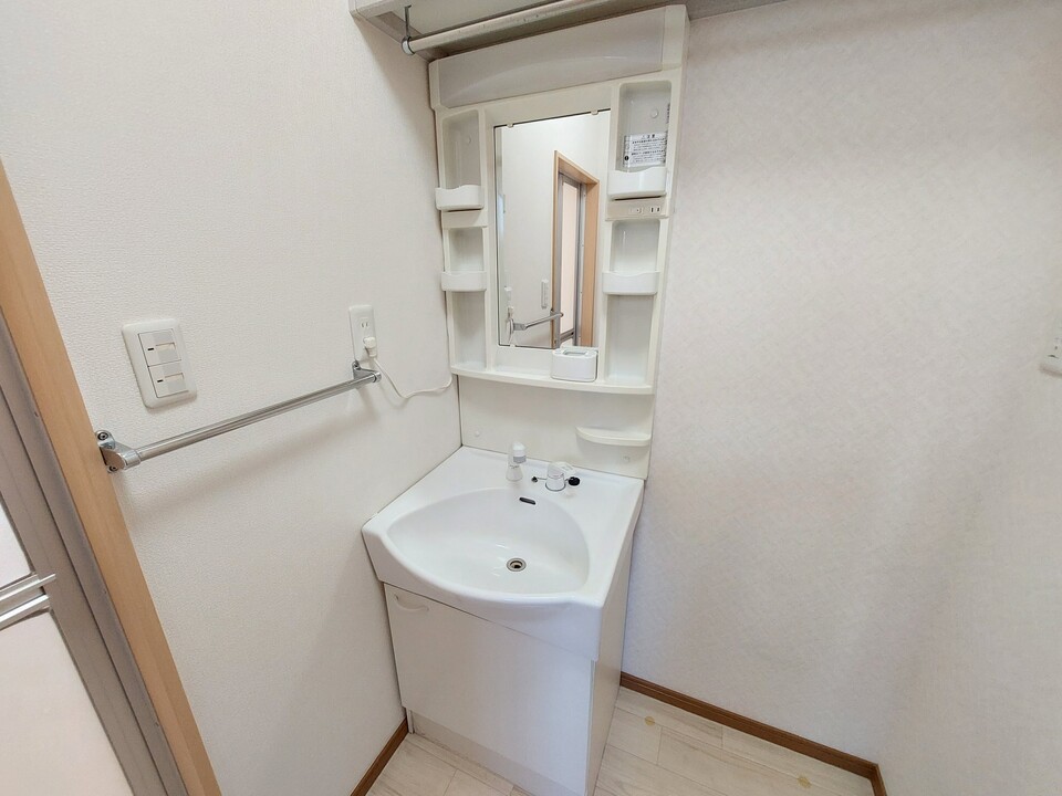 シャワー付洗面化粧台
