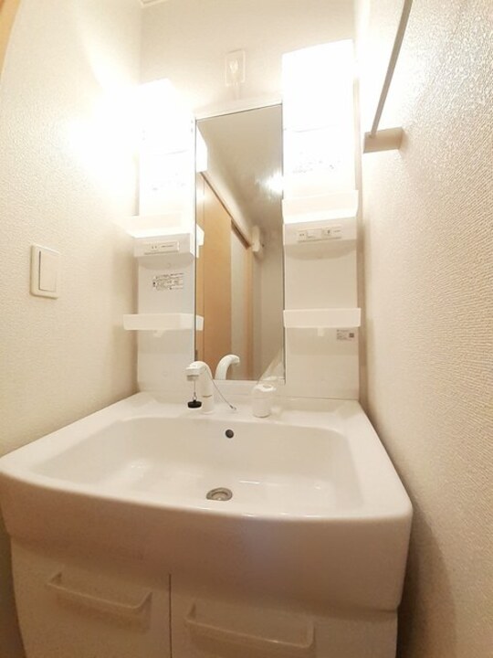 シャワー付洗面化粧台