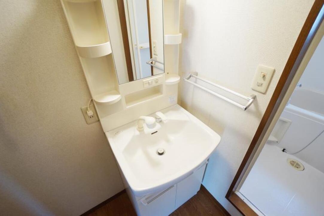 シャワー付洗面化粧台
