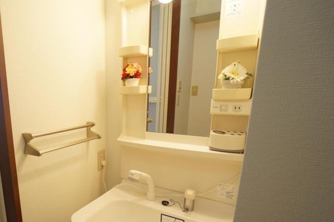 シャワー付洗面化粧台
