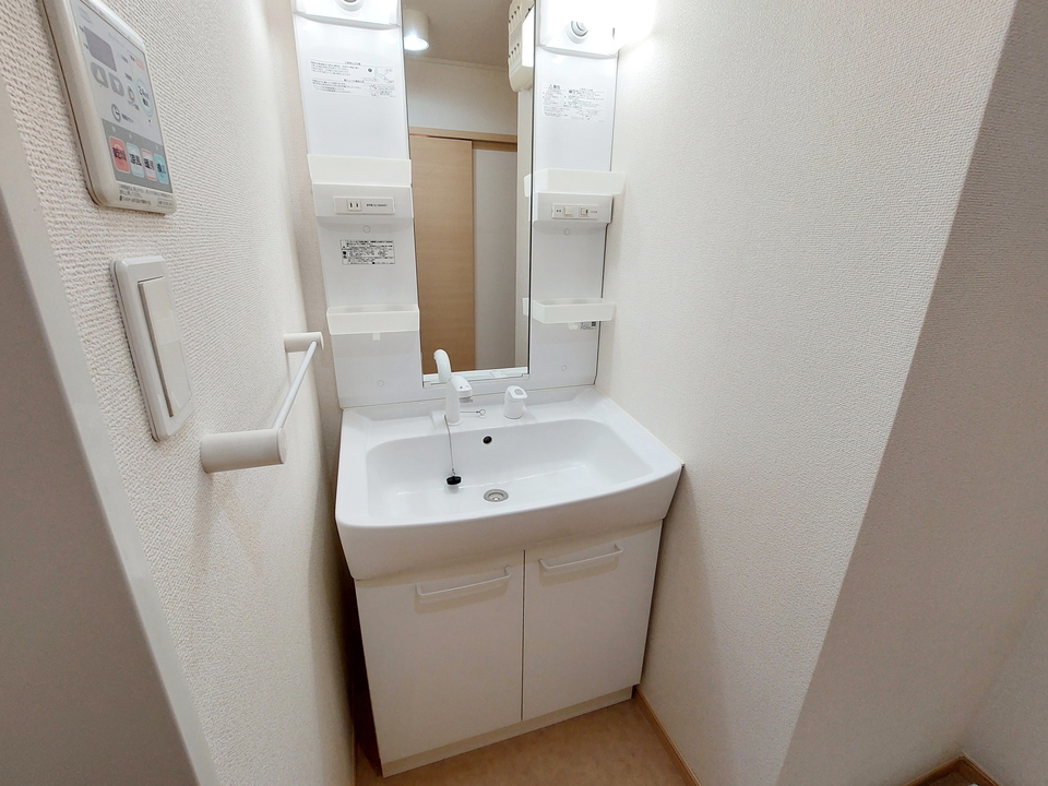 シャワー付洗面化粧台