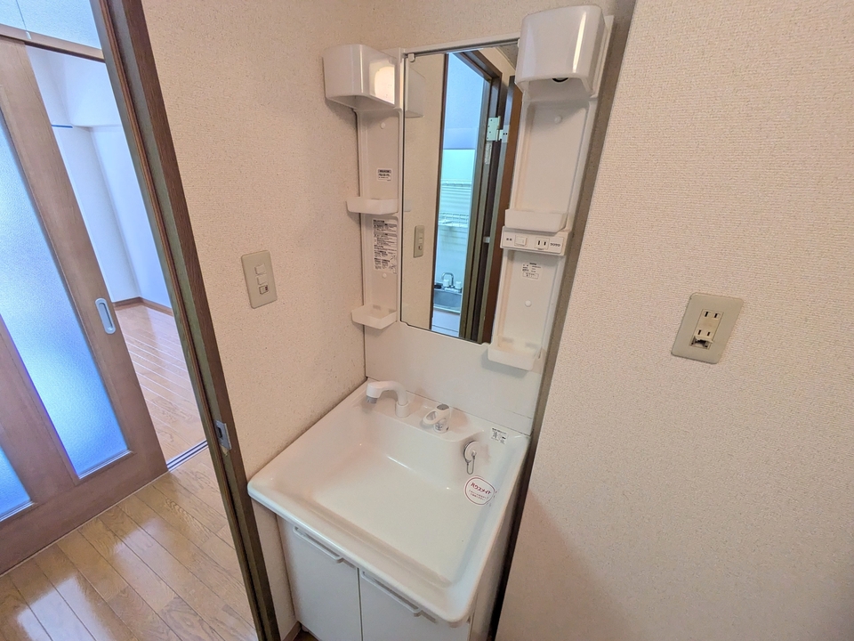シャワー付洗面化粧台