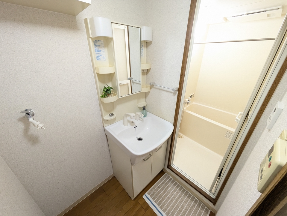 シャワー付洗面化粧台