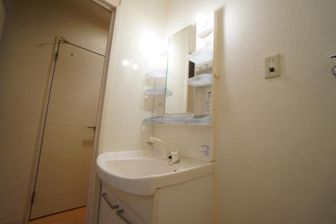 シャワー付洗面化粧台