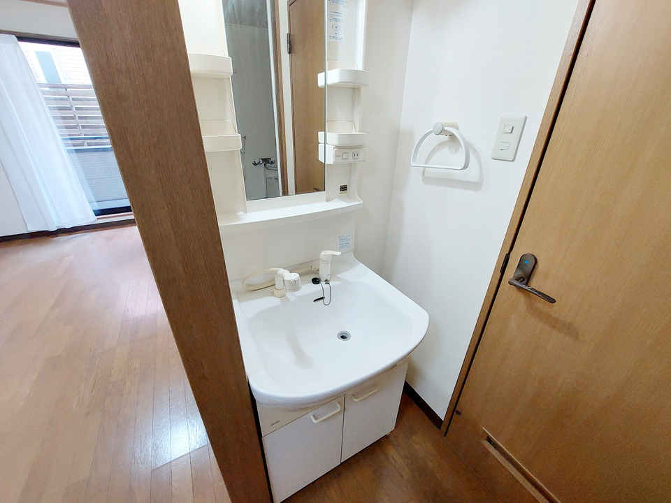 シャワー付洗面化粧台