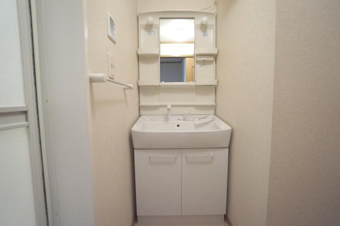 シャワー付洗面化粧台