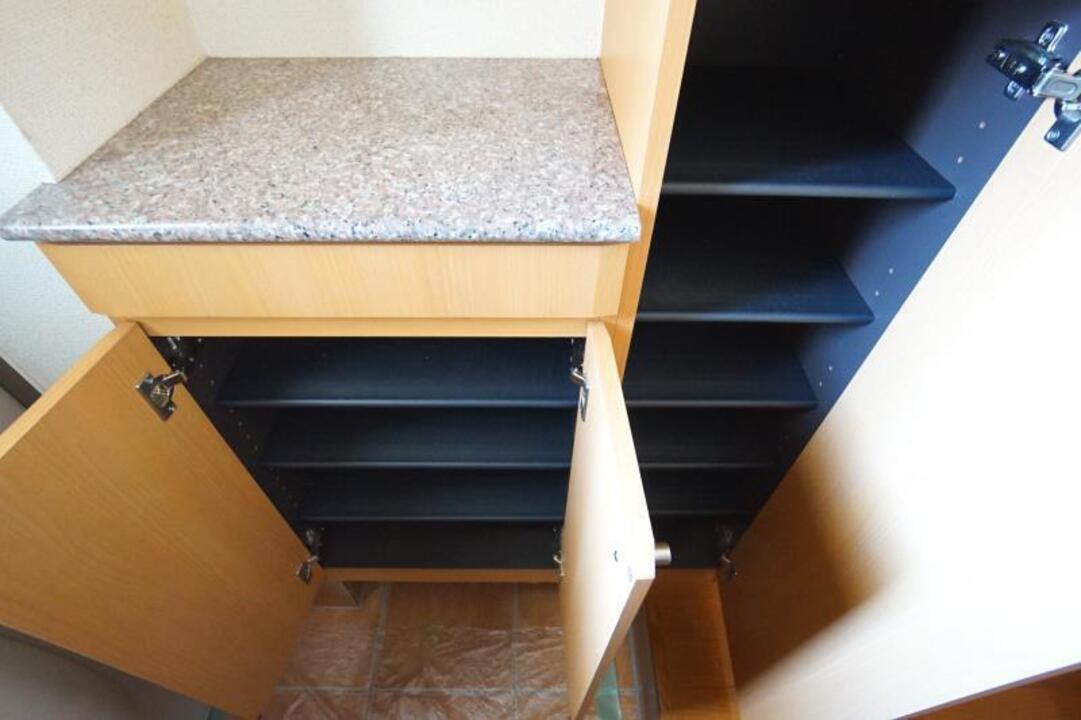 シューズボックス