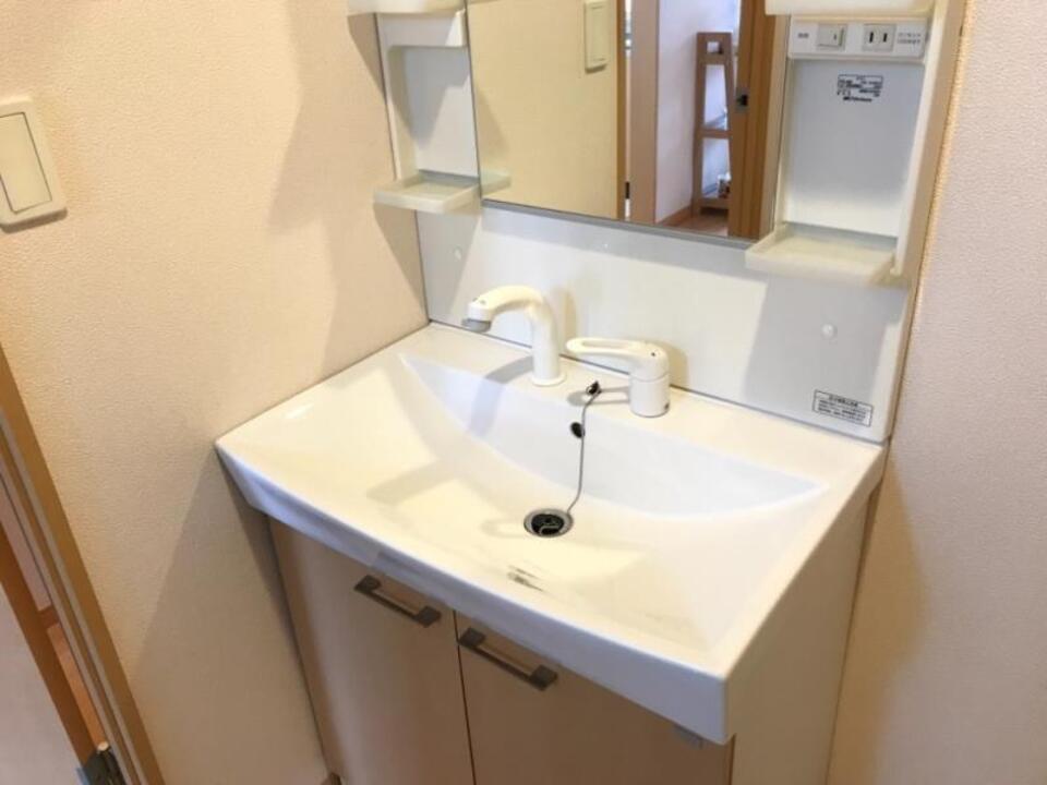 シャワー付洗面化粧台