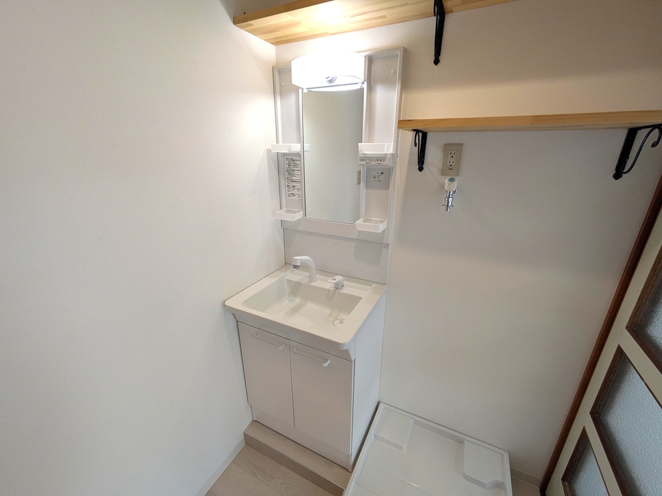 シャワー付洗面化粧台