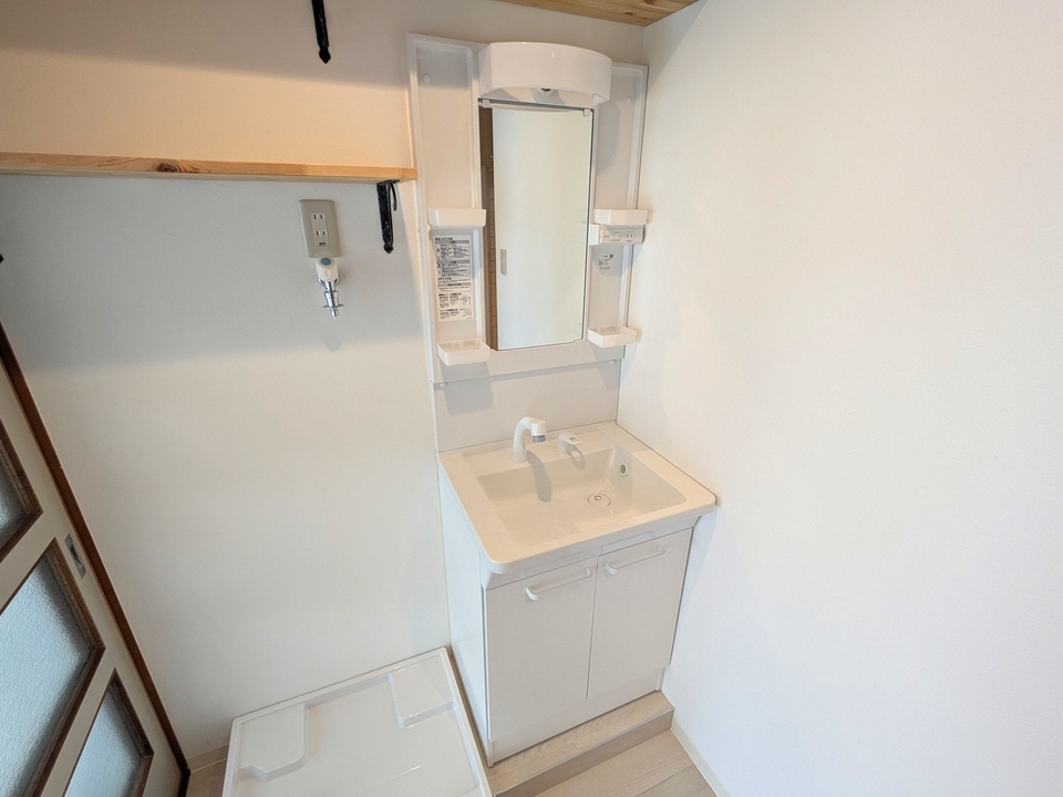 シャワー付洗面化粧台