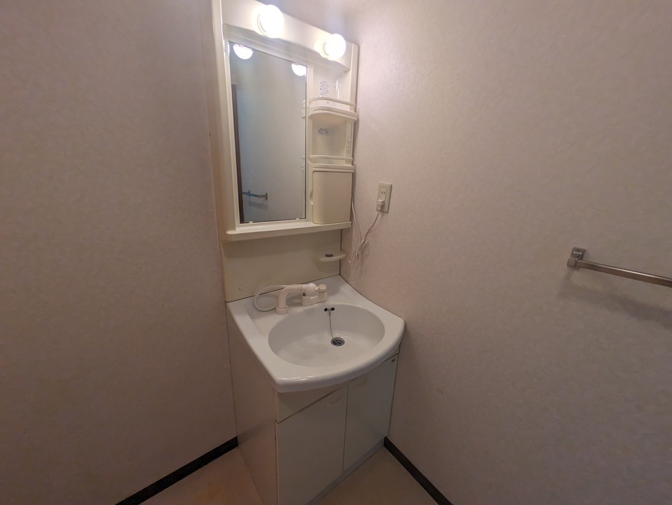 シャワー付洗面化粧台