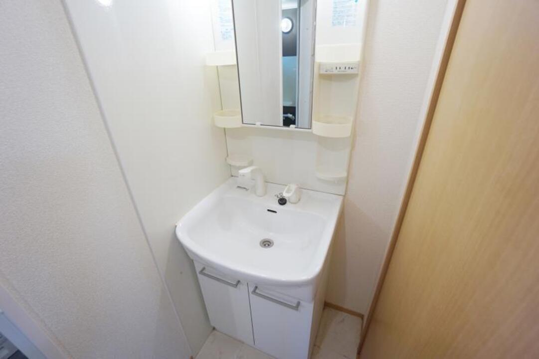 シャワー付洗面化粧台