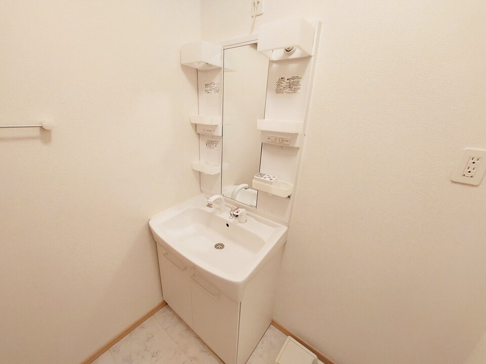シャワー付洗面化粧台