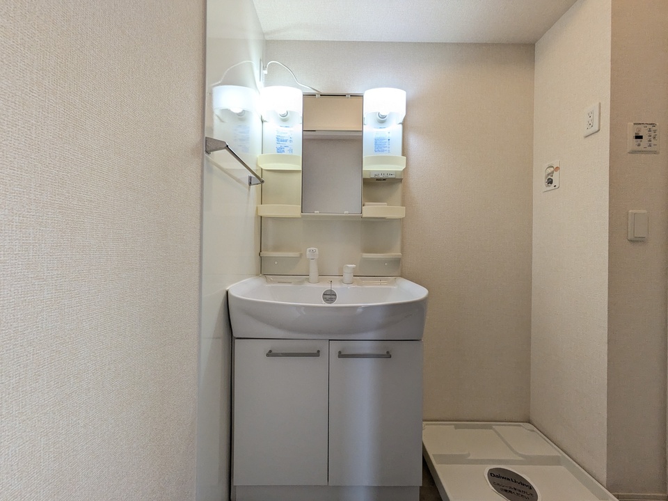 シャワー付洗面化粧台
