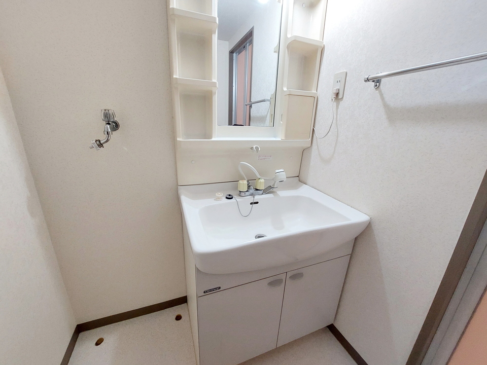 シャワー付洗面化粧台