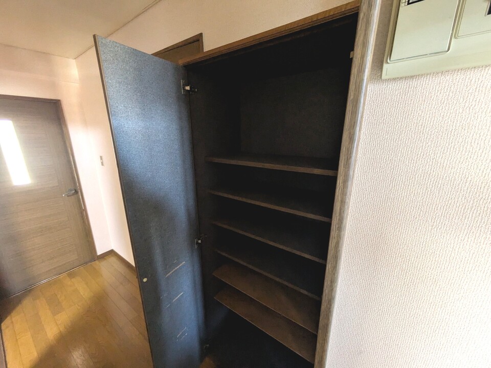 シューズボックス