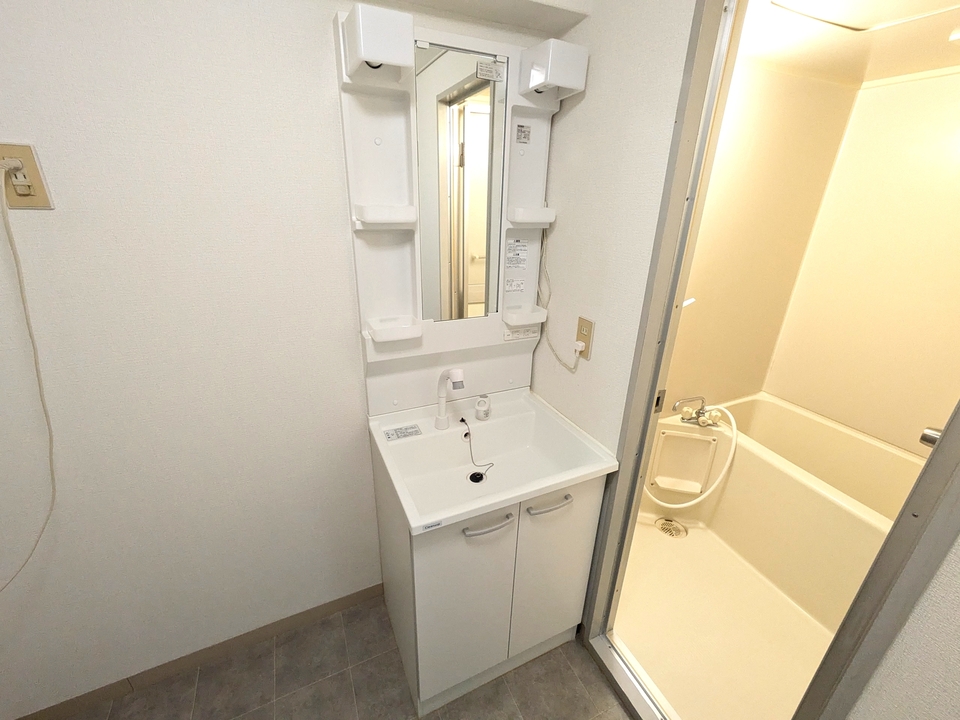 シャワー付洗面化粧台