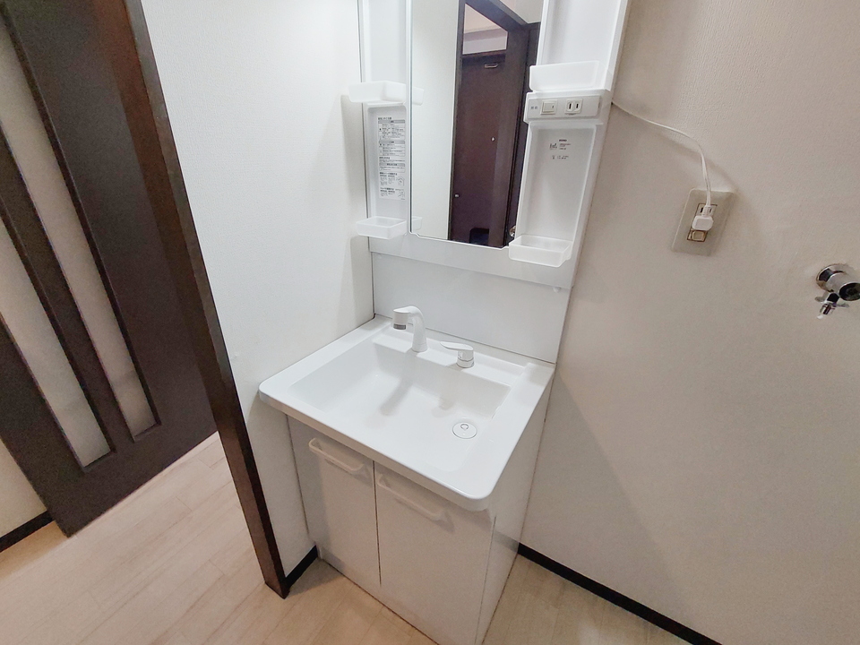 シャワー付洗面化粧台