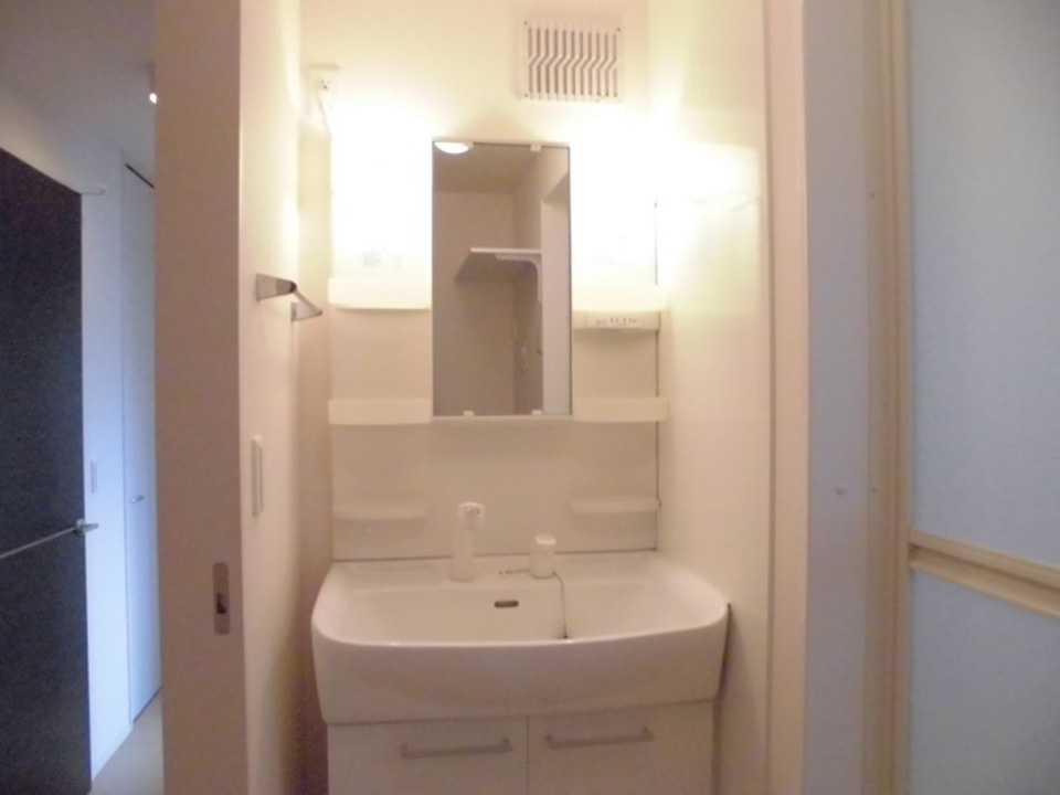 シャワー付洗面化粧台