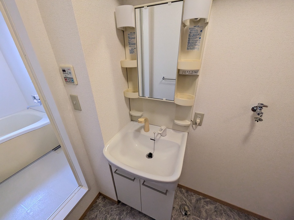 シャワー付洗面化粧台