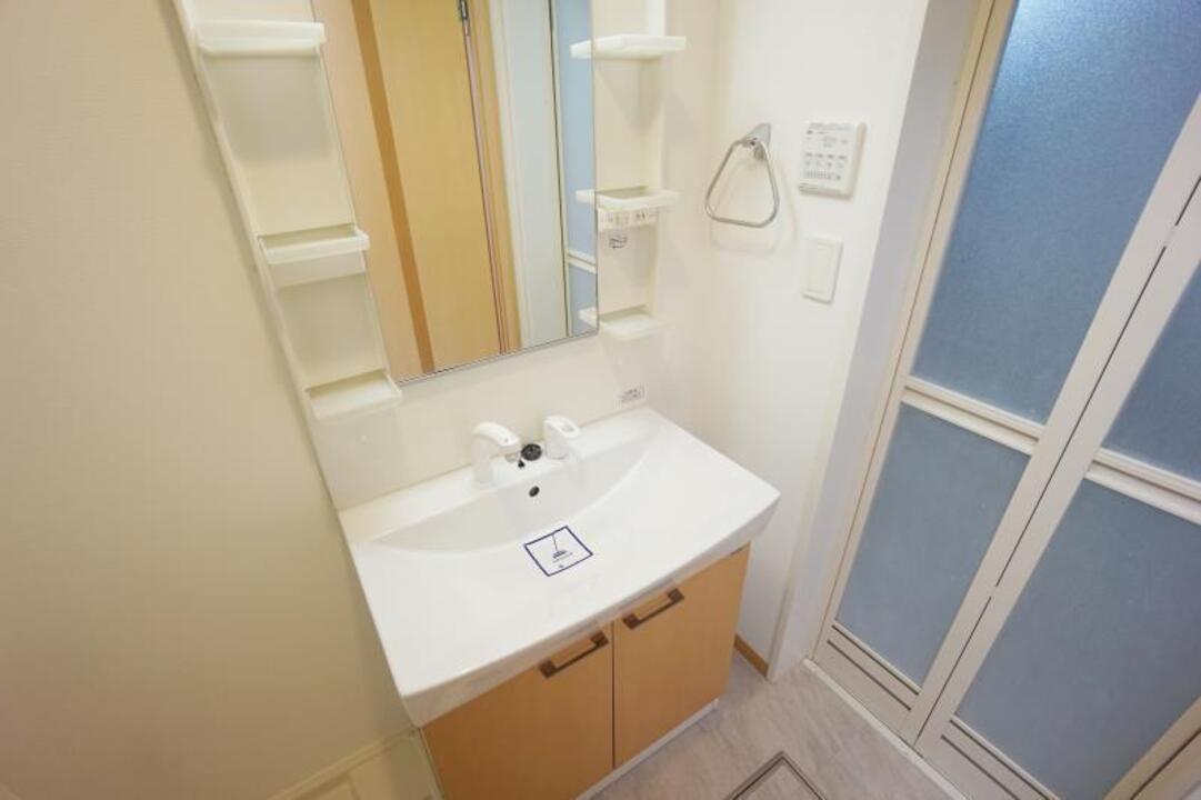 シャワー付洗面化粧台