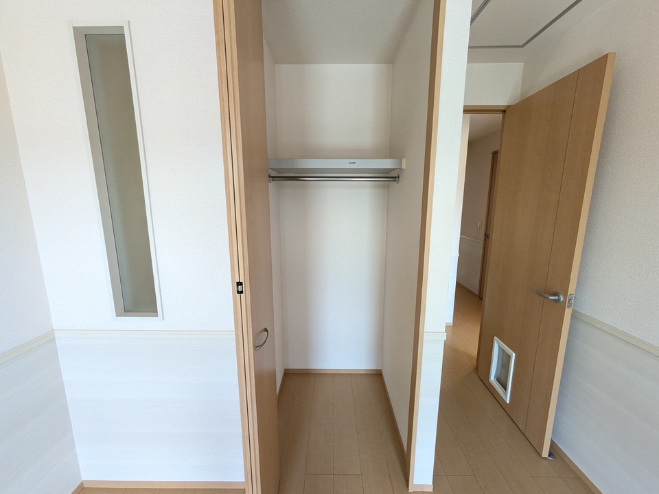 クローゼット（洋室5帖）
