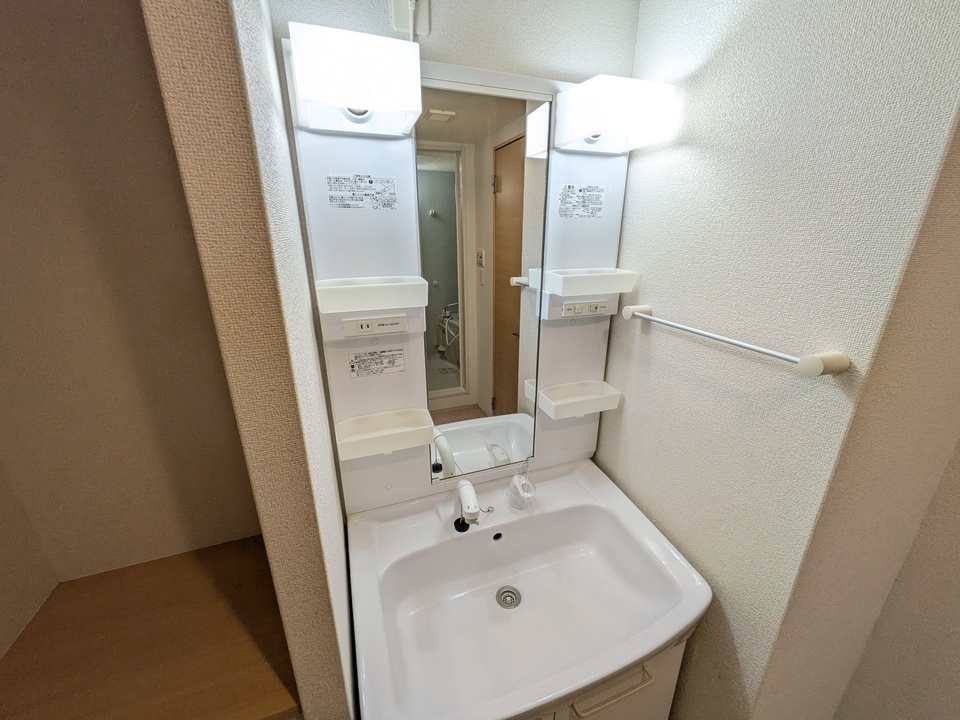 シャワー付洗面化粧台