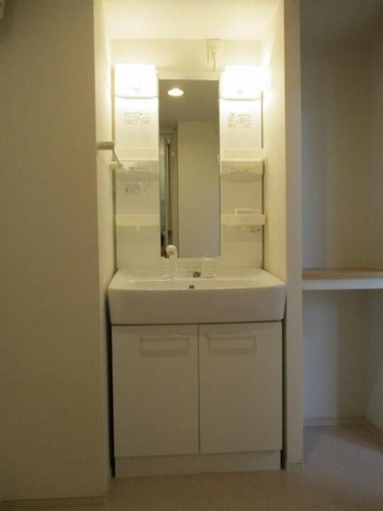 シャワー付洗面化粧台