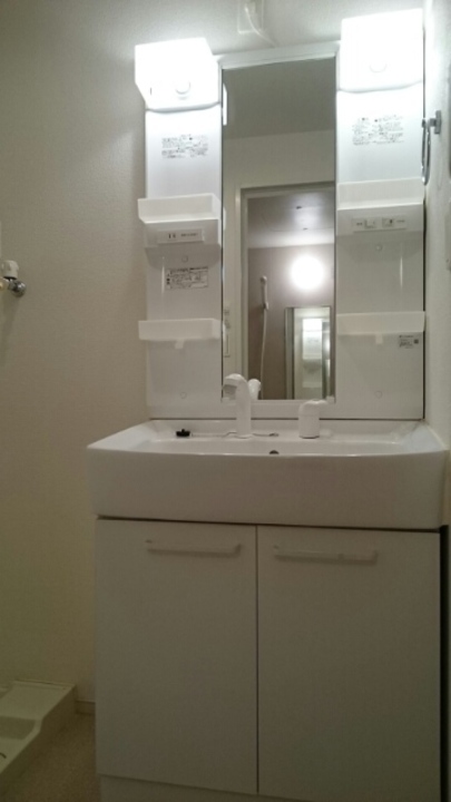 シャワー付洗面化粧台