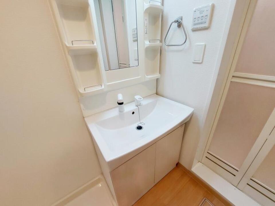 シャワー付洗面化粧台