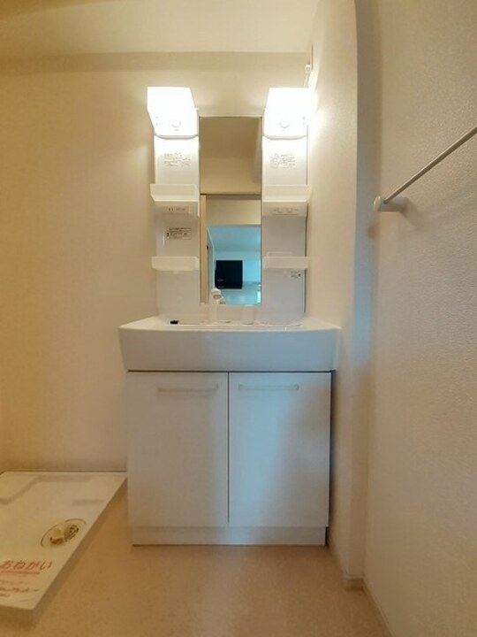 シャワー付洗面化粧台