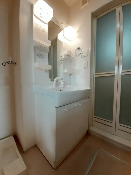 シャワー付洗面化粧台