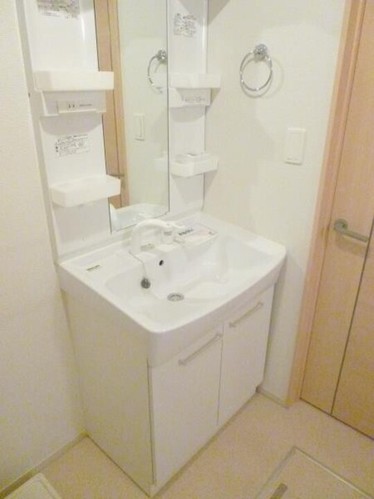 シャワー付洗面化粧台