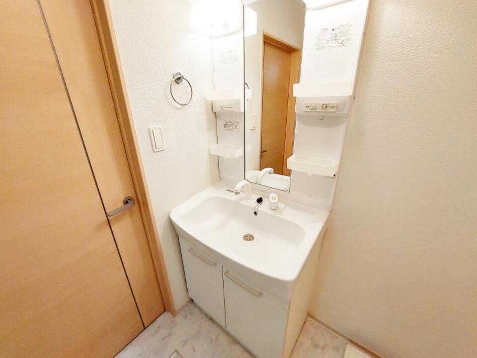 シャワー付洗面化粧台
