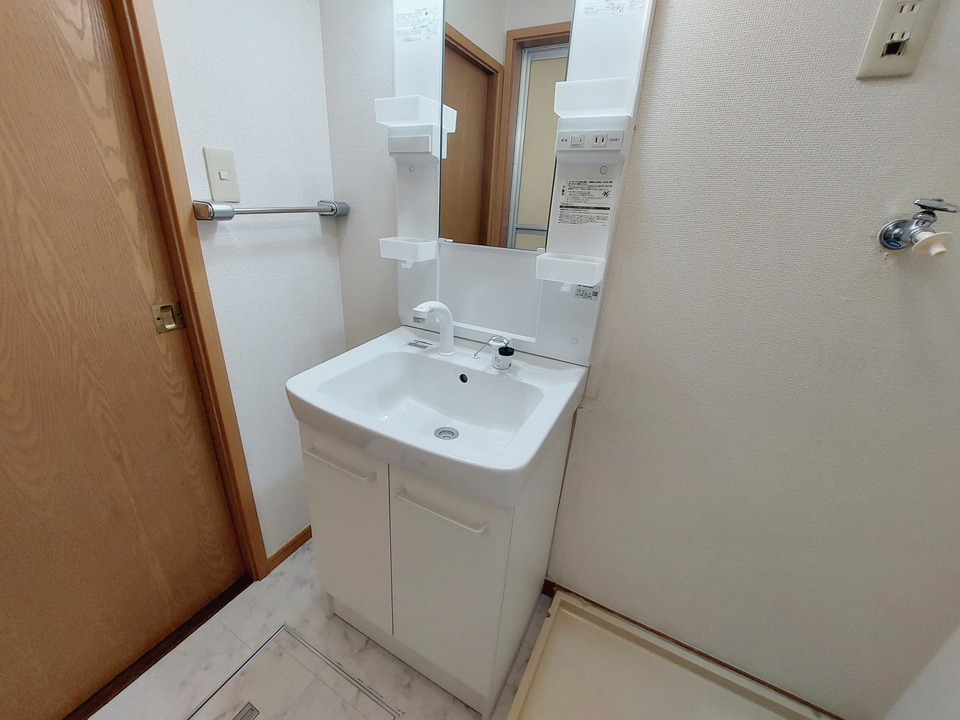 シャワー付洗面化粧台