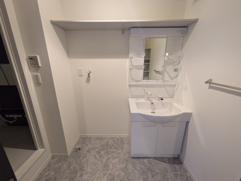 シャワー付洗面化粧台