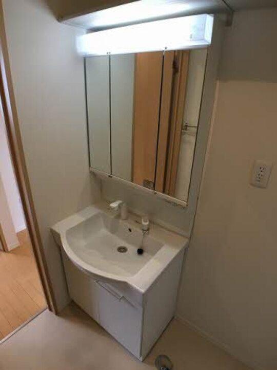 シャワー付洗面化粧台
