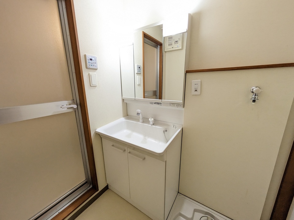 シャワー付洗面化粧台