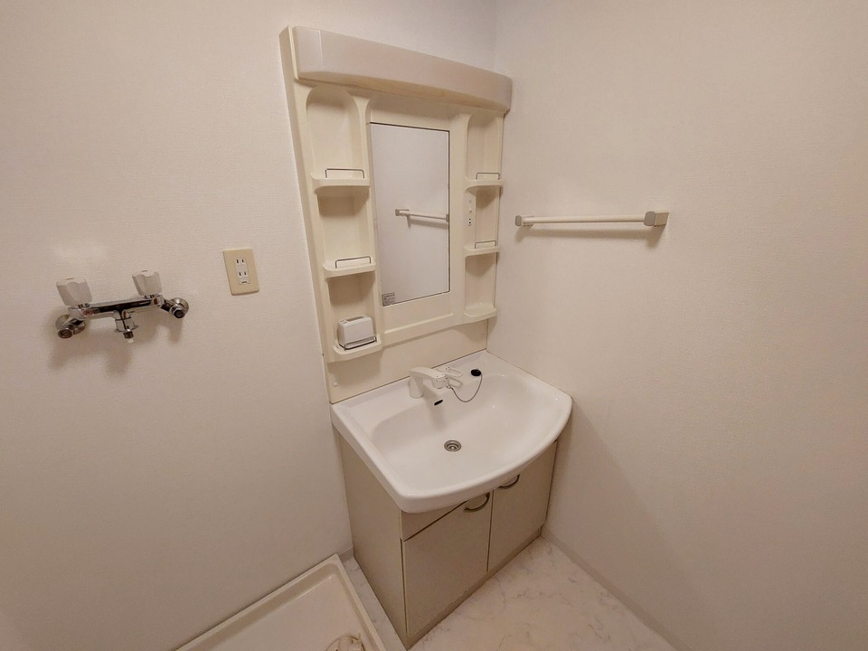 シャワー付洗面化粧台